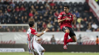  博洛尼亚防守反击击溃豪门球队