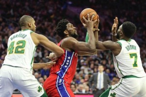  杰伦布朗爆发绿军加时险胜76人