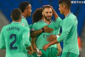  尼斯主帅赛后炮轰裁判，争议判罚引发舆论风波  