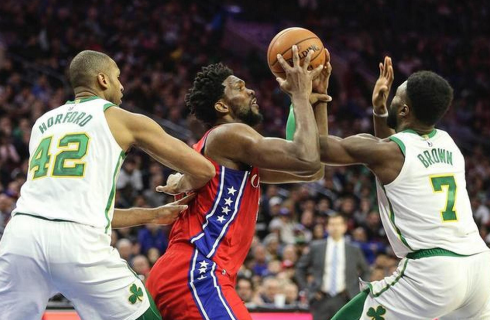  杰伦布朗爆发绿军加时险胜76人